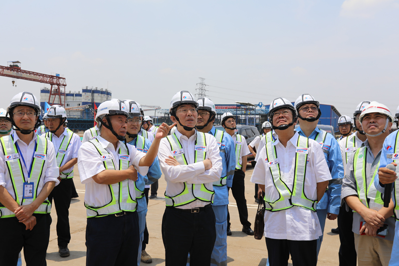 晏董事長、李燕明總視察一號梁場.jpg