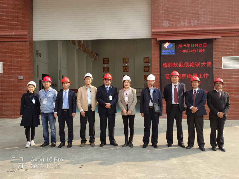 圖2 侯大使與集團員工合影.jpg