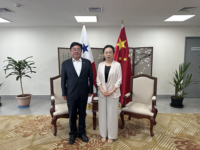 拜訪中國駐巴拿馬大使館徐學淵大使.jpg