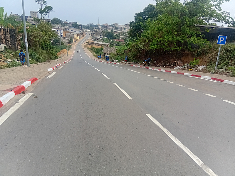 喀麥隆5區道路面貌.jpg
